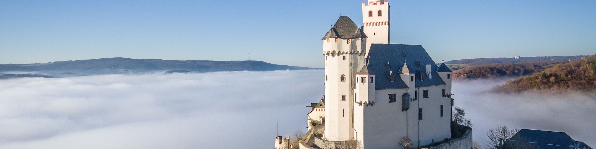 Marksburg im Nebel