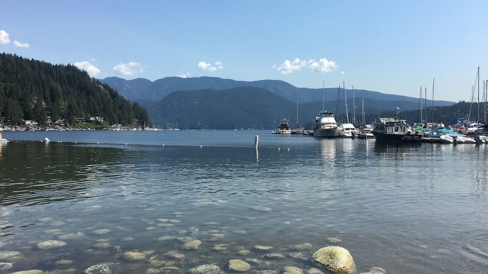 Beautiful spot with a place to rent kayaks!
The town is very very small but there are a few cute restaurants and shops!