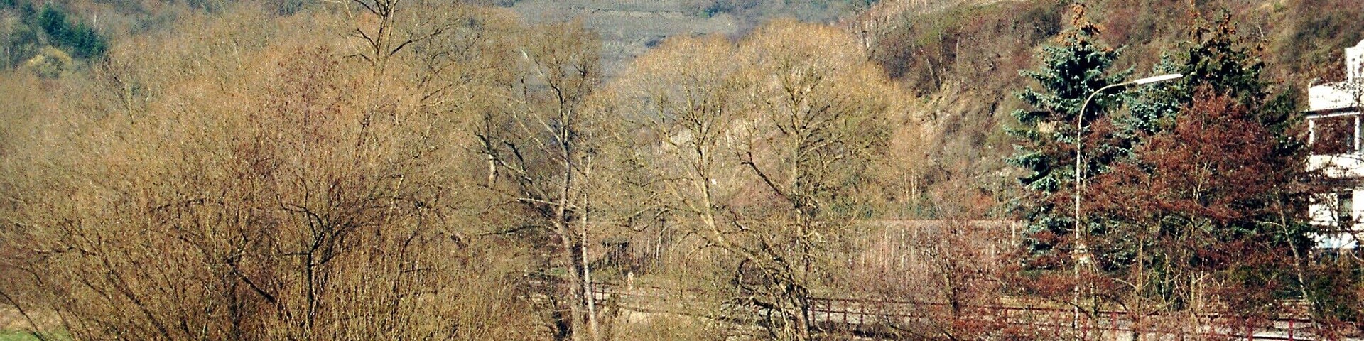 Rech, view from the Ahr bridge to Saffenburg castle