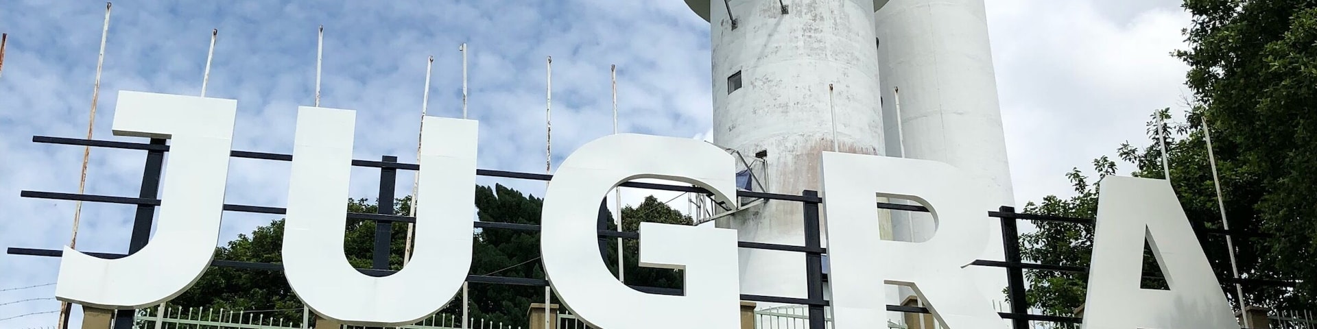 A small town full of historical sites. Back to the British days. A must visit would be the insitu museum and lighthouse. And must eat would be the famous beggar’s chicken.