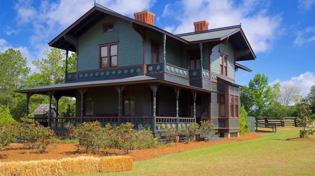 Bảo tàng Làng Nông nghiệp và Lịch sử Georgia có tính năng hoa dại và căn nhà