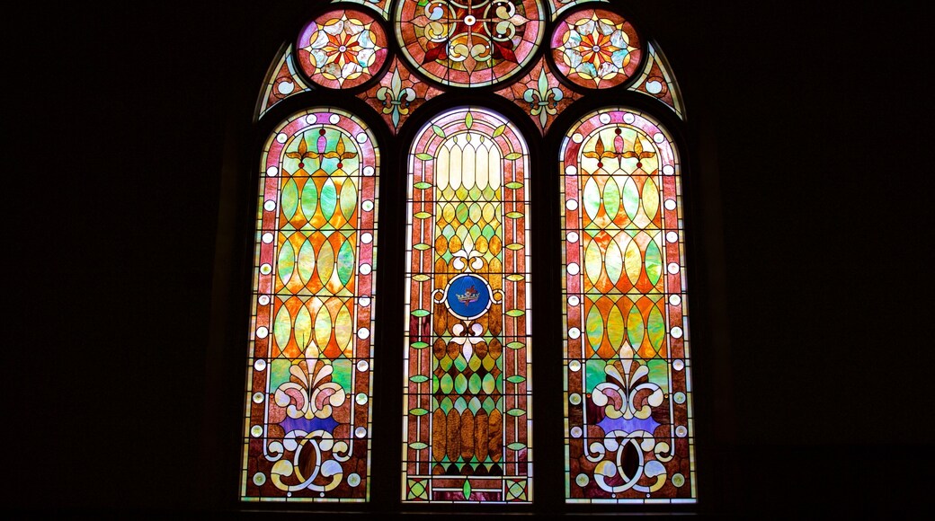 티프톤 예술 & 문화 유산 박물관 이 포함 종교적 요소