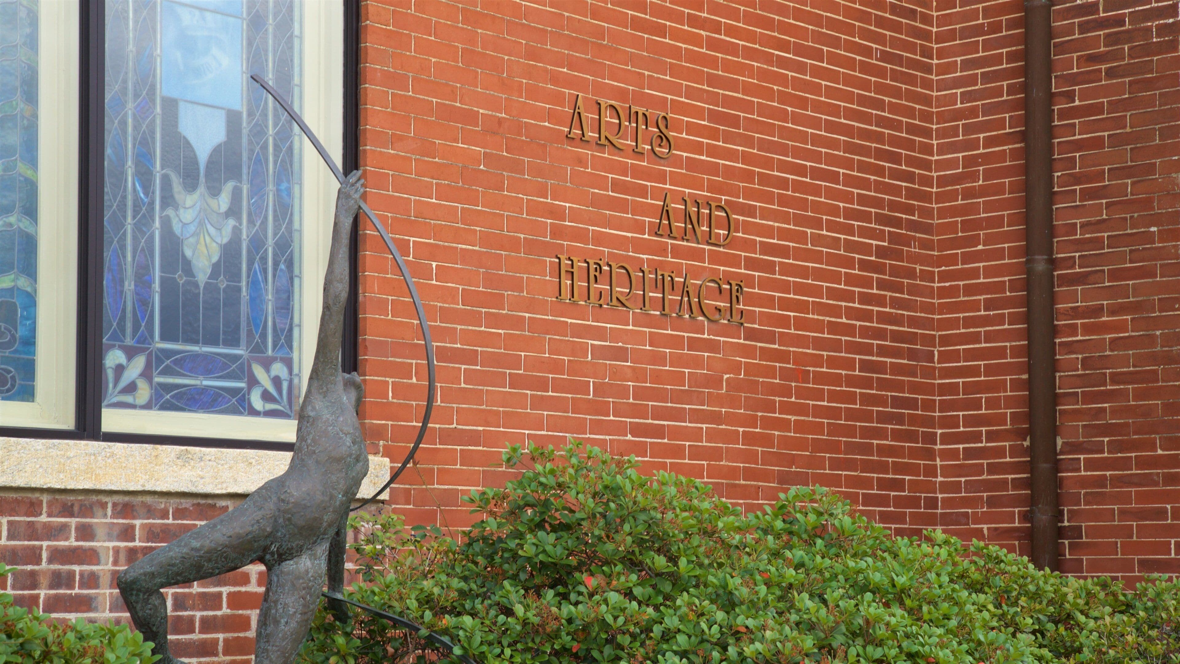 提夫頓藝術暨文化遺產博物館 其中包括 戶外藝術 和 看板