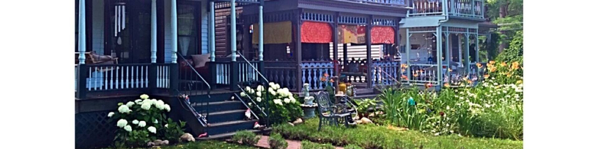 This place was full of dollhouse looking homes. All the mediums were super friendly- definitely an offbeat attraction. Will be back! #green