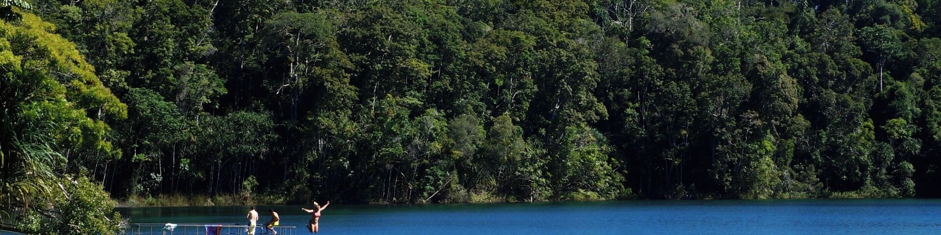 Like jumping off things in to water? You'll love lake Eacham! Try backflipping off the pontoon, or if you're feeling brave try the jumping tree nearby... #waterlust
www.cheskiesgaplife.com