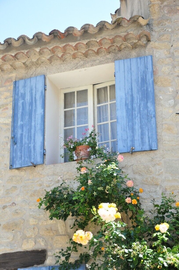 Ansouis is officially a 'plus beaux village' of France. Great care is taken of every house - the locals are clearly proud of the status of their lovely village.