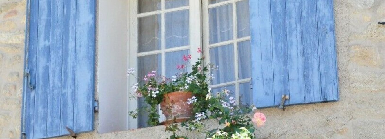 Ansouis is officially a 'plus beaux village' of France. Great care is taken of every house - the locals are clearly proud of the status of their lovely village.