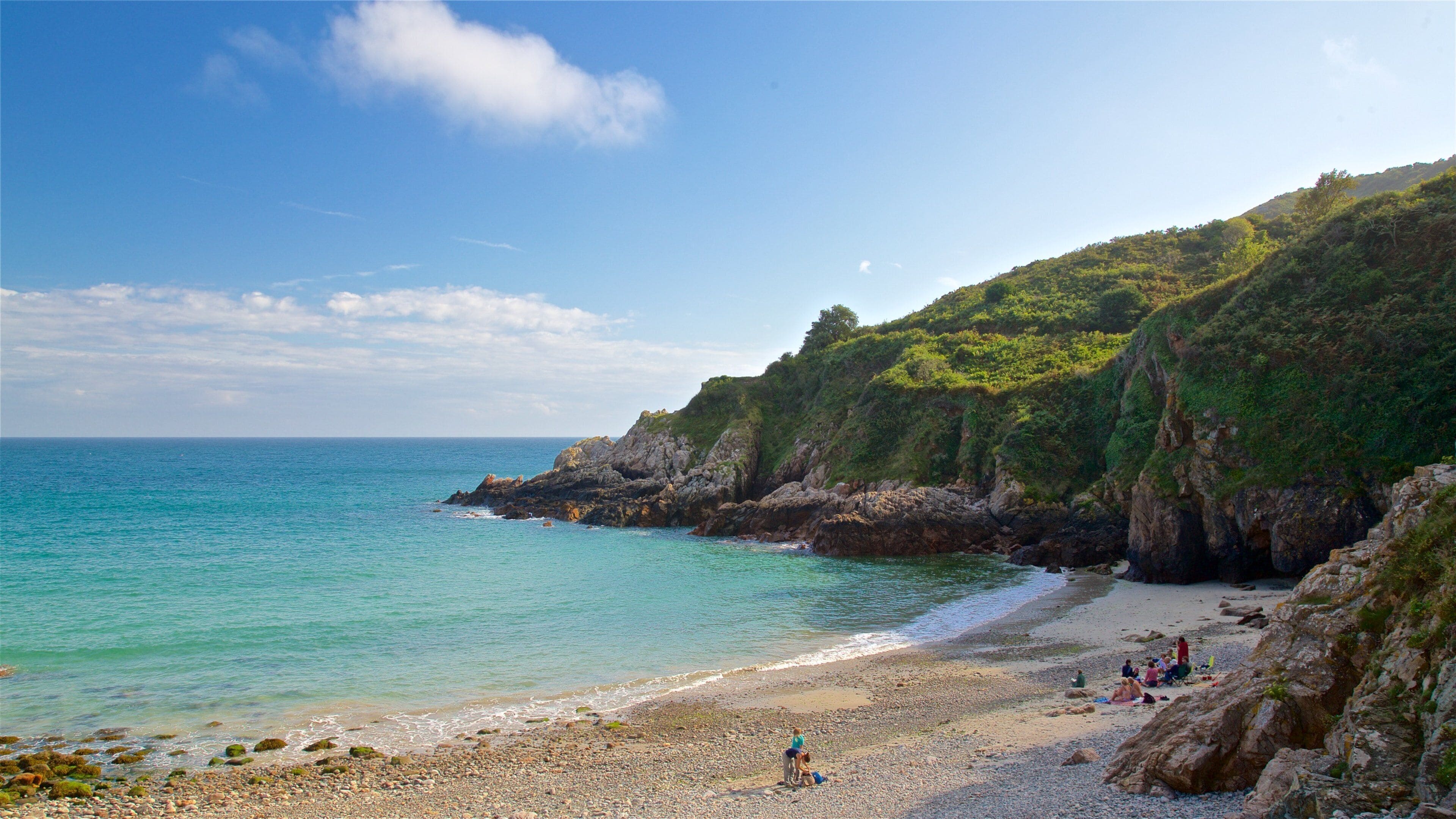 小機器人灣 呈现出 一般的海岸景觀, 陡峭海岸線 和 海灘