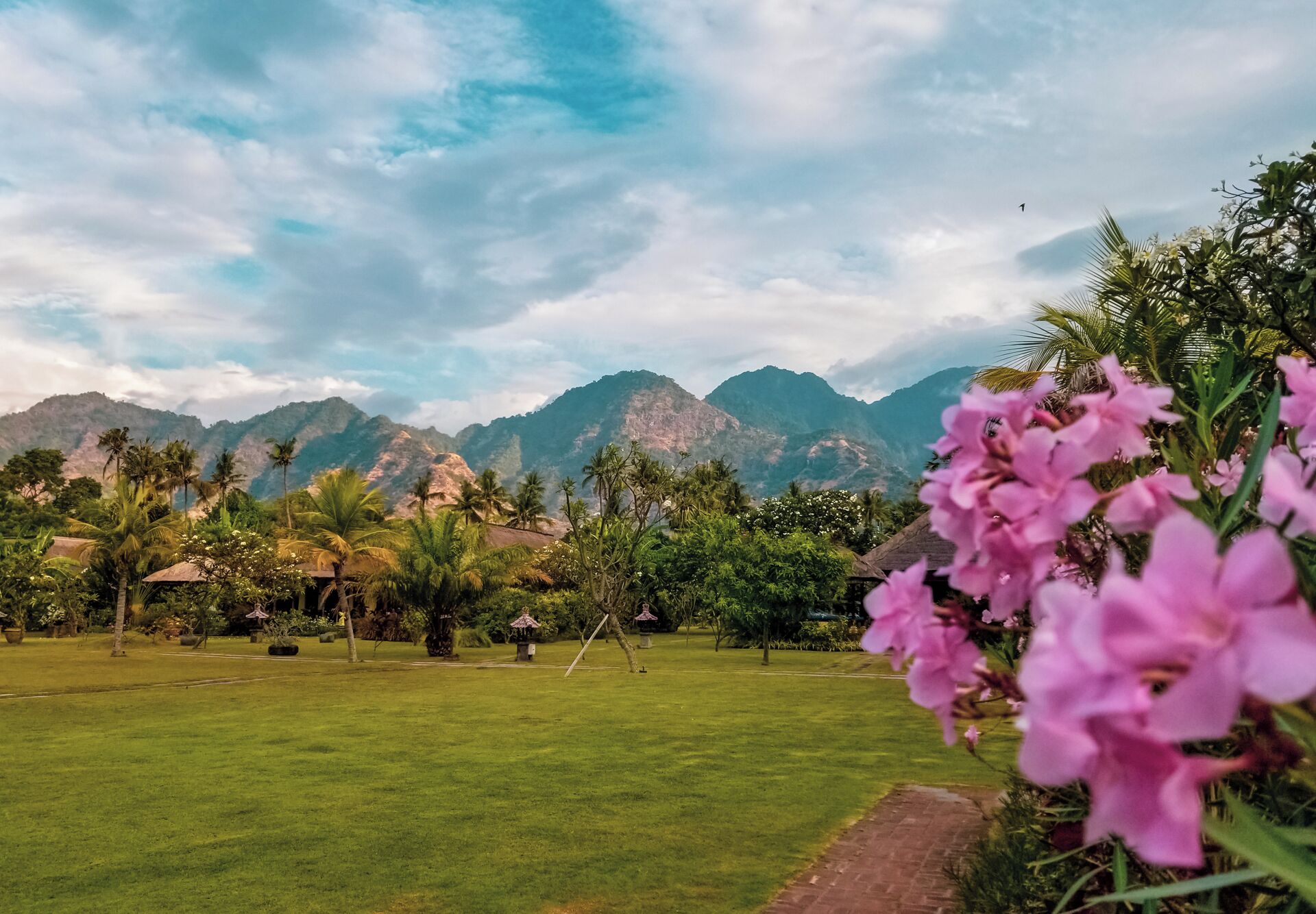 The North east shore of Bali is a quieter area that has so much to offer, the sea is quieter on this side, and the mountains surrounding the area is nature at it's best ! it's an area worth taking a few days to discover. #Nature #Bali #mountains #landscape