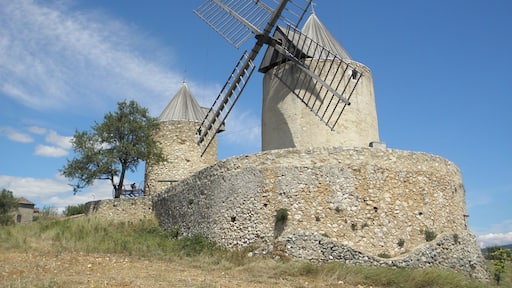 Moulins à vent de Régusse soubassement