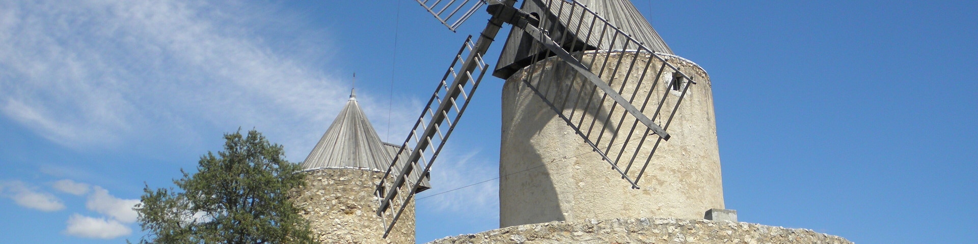 Moulins à vent de Régusse soubassement