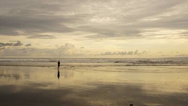 Medewi beaches are magical. Sunsets dazzle your senses and calm you while the day has just begun for the fishermen.
Since my buddy “betrayed” me and my first trip alone started my camera has been my best travel buddy. Now I want to step up the game and need help.
#BvSCrete