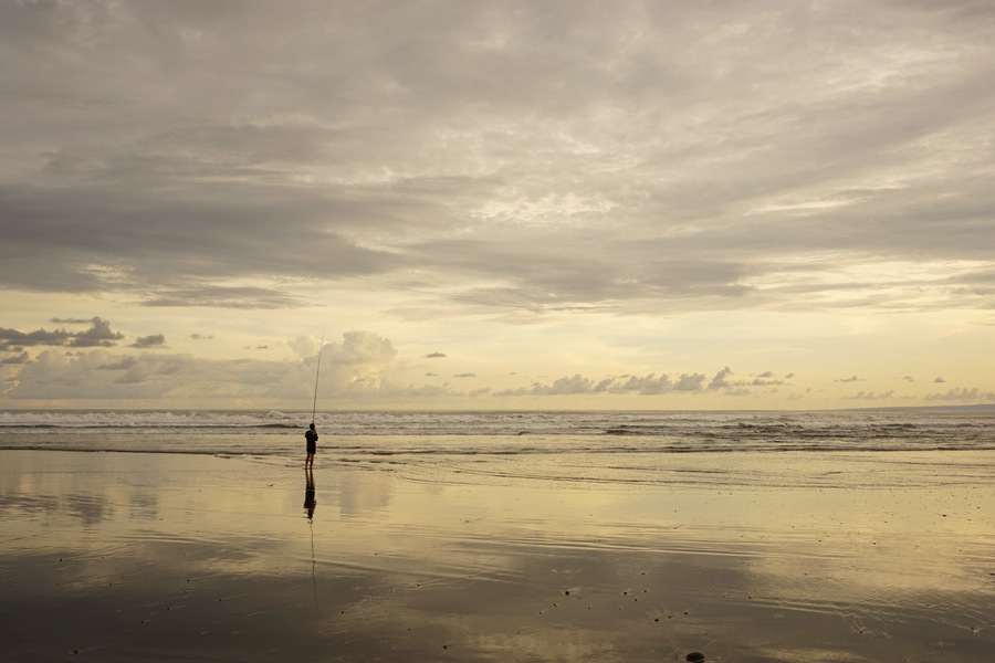 Medewi beaches are magical. Sunsets dazzle your senses and calm you while the day has just begun for the fishermen.
Since my buddy “betrayed” me and my first trip alone started my camera has been my best travel buddy. Now I want to step up the game and need help.
#BvSCrete