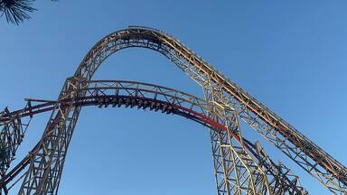 Największym i najbardziej ekstremalnym rollercoasterem w Energylandii jest Zadra.