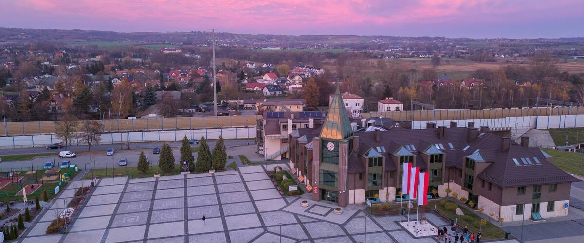 Rynek w Zabierzowie, Urząd Gminy, Zabierzów, Kraków, Polska, Gmina Zabierzów 11.11.2022 Main Market in Zabierzow Cracow