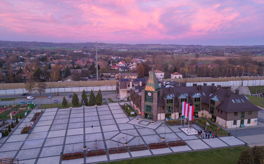 Rynek w Zabierzowie, Urząd Gminy, Zabierzów, Kraków, Polska, Gmina Zabierzów 11.11.2022 Main Market in Zabierzow Cracow