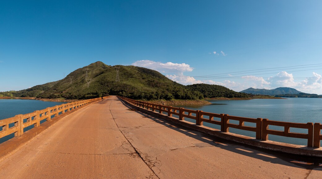 Ponte torta, Lago de Furnas, Carmo do Rio Claro, Minas Gerais