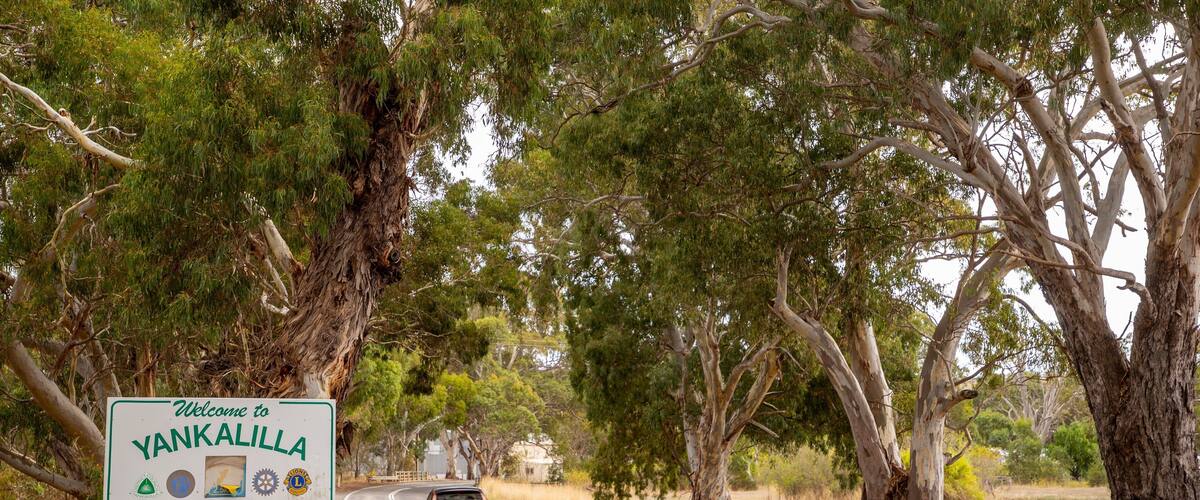 Yankalilla showing signage and tranquil scenes