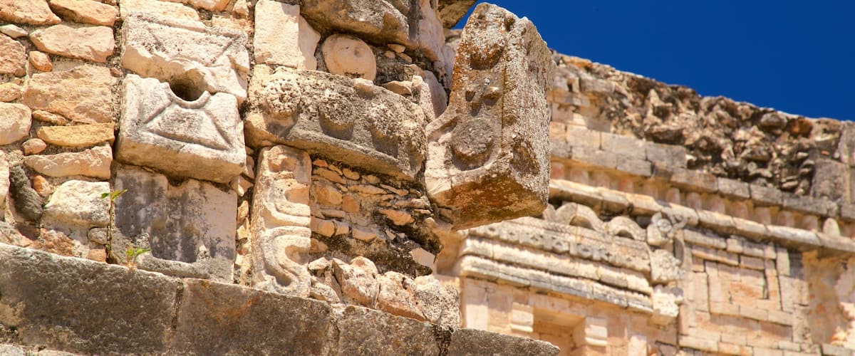 Sitio arqueológico de Uxmal mostrando elementos del patrimonio