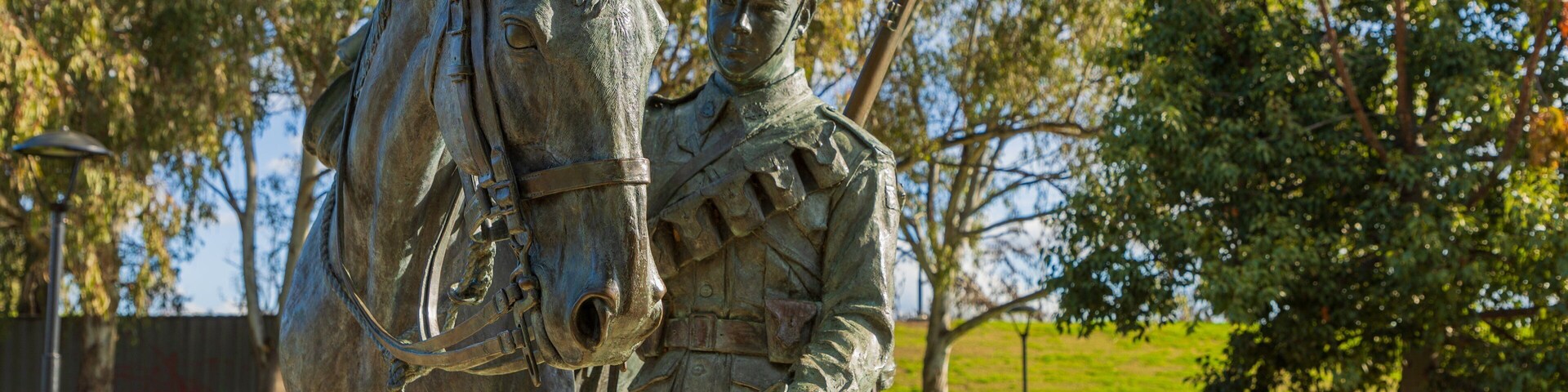 Bicentennial Park showing a statue or sculpture