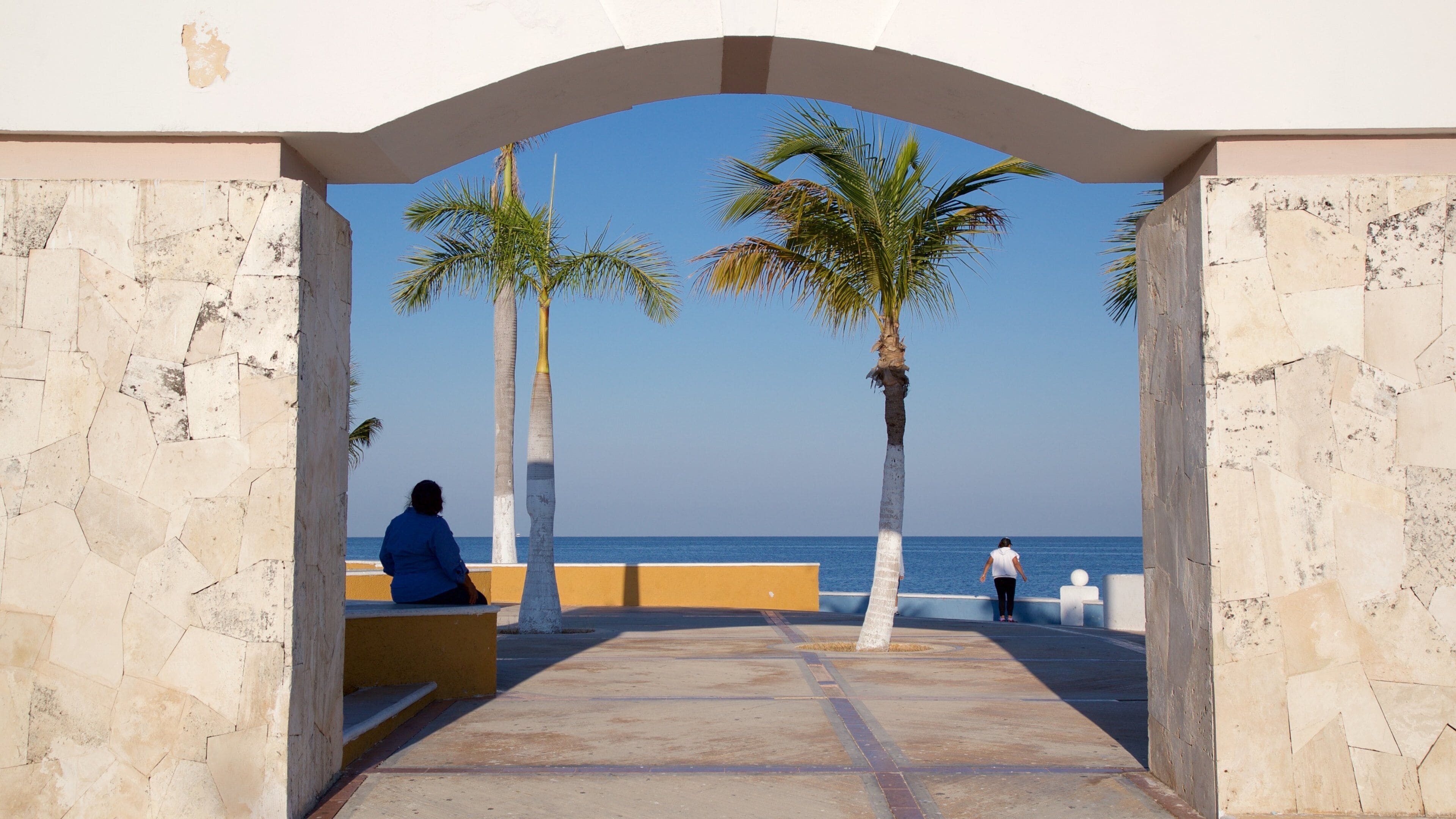 Strandboulevard van Campeche toont algemene kustgezichten en vergezichten