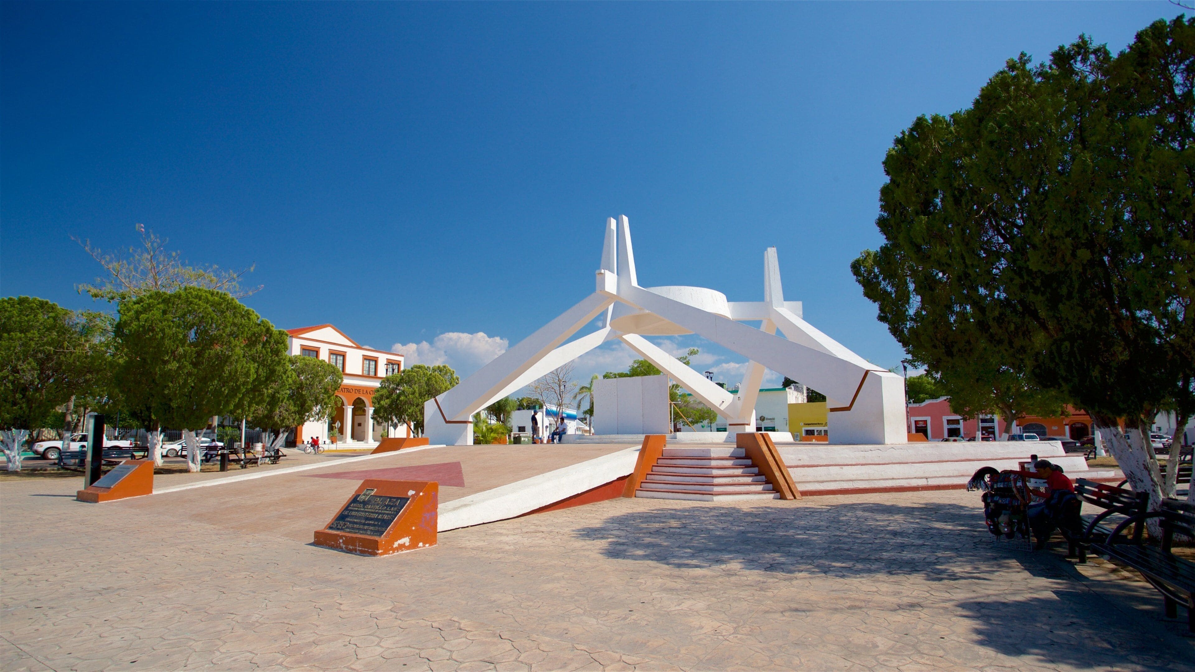 錢波通 设有 花園 和 戶外藝術