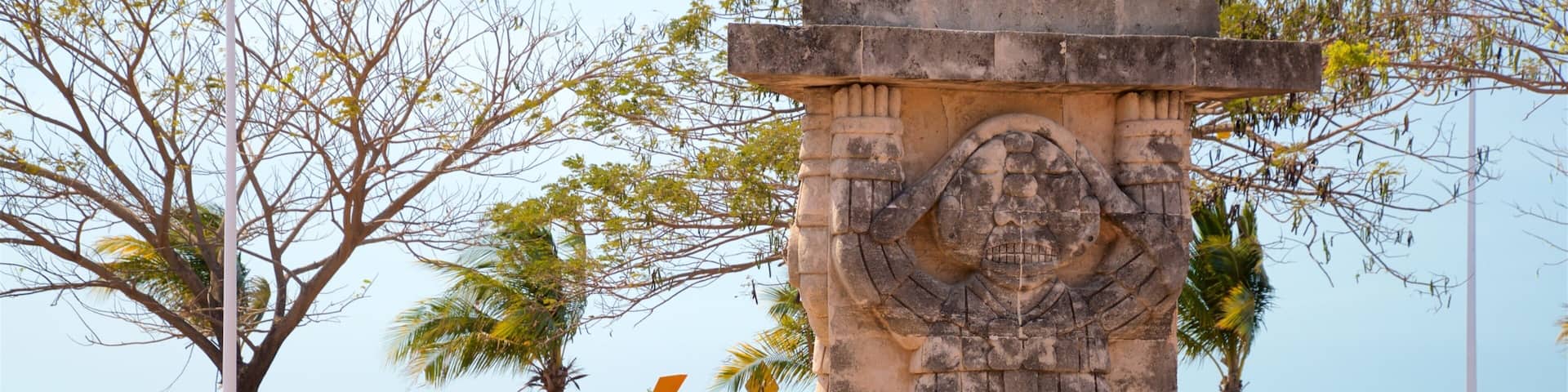 Champoton showing general coastal views, signage and heritage elements