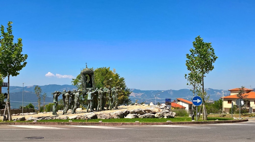 Viggiano - rotatoria - processione della Madonna di Viaggiano