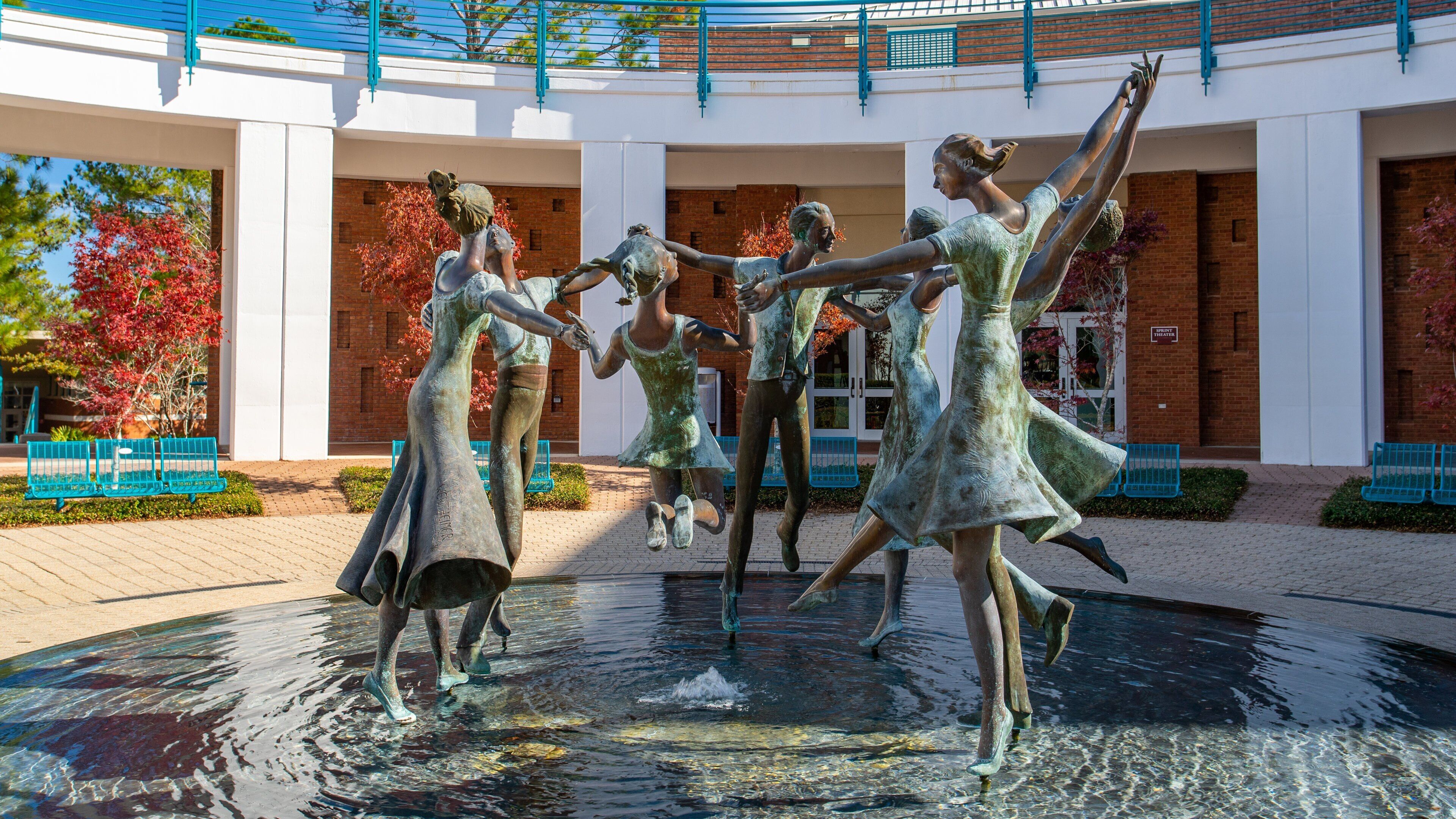 Fort Walton Beach - Destin featuring a statue or sculpture and a fountain