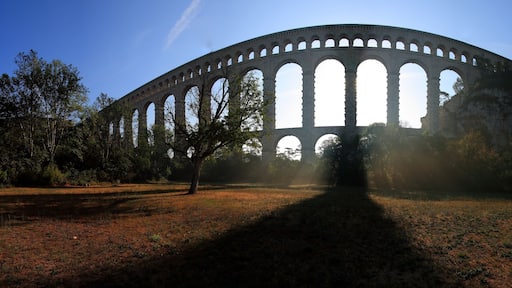 This building is indexed in the Base Mérimée, a database of architectural heritage maintained by the French Ministry of Culture, under the reference PA13000037 .
