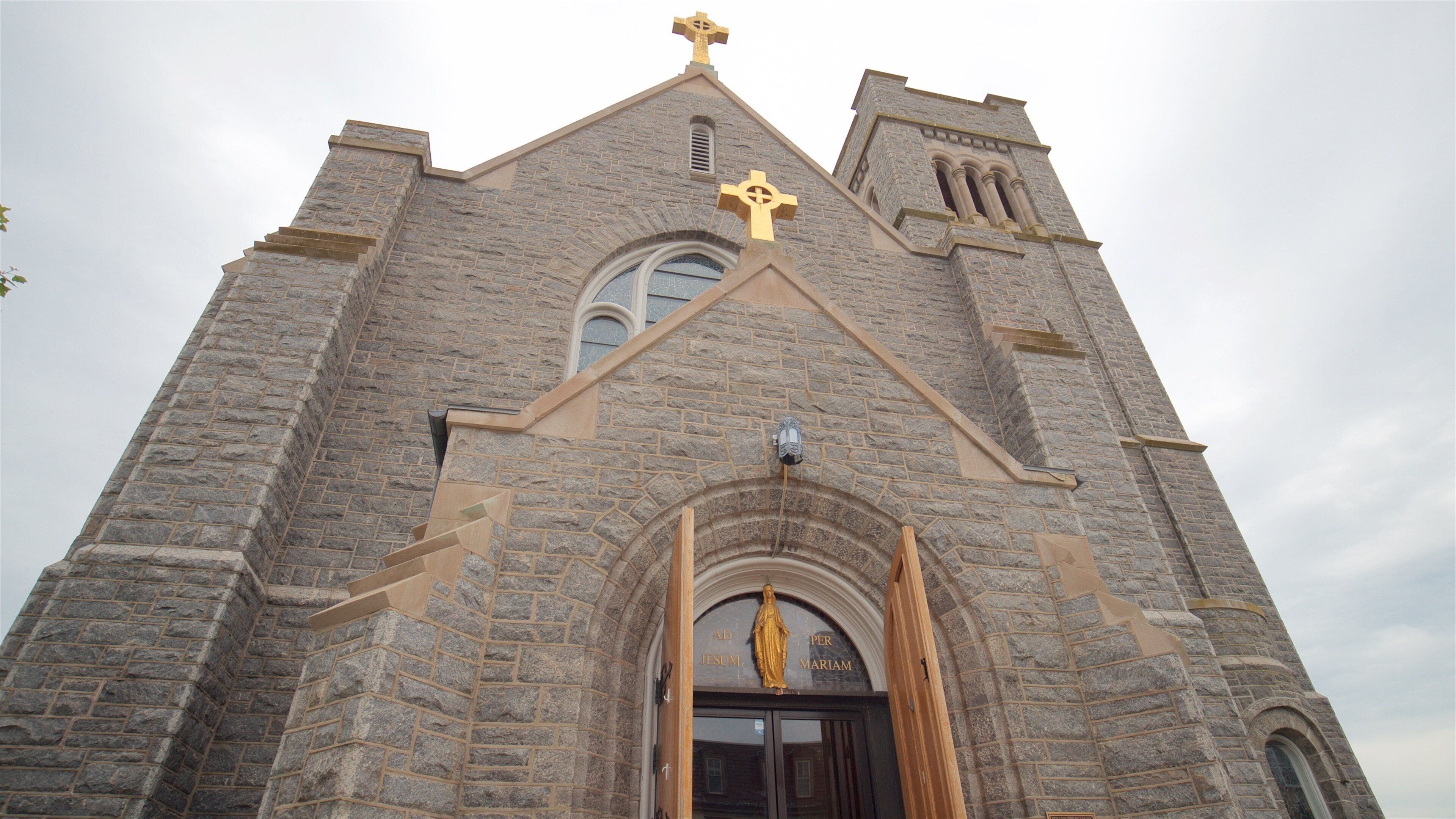 Washington Street Mall showing heritage architecture and a church or cathedral