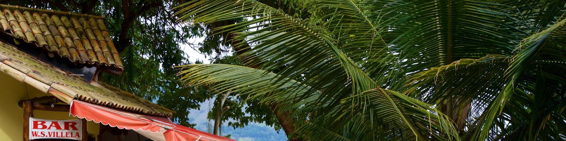 Eguas Beach showing a lake or waterhole