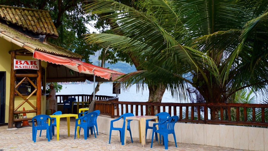 Eguas Beach which includes a lake or waterhole
