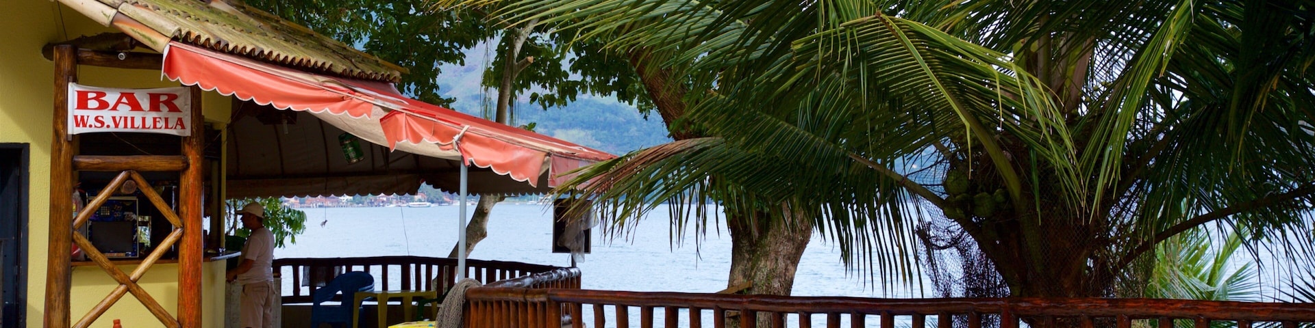 Eguas Beach showing a lake or waterhole