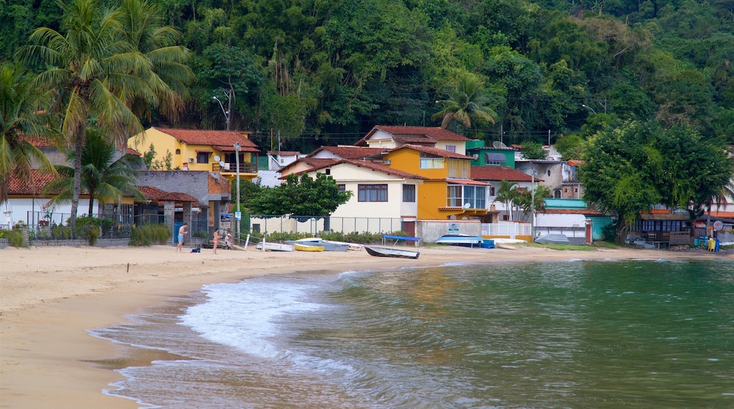 Plaza de Vizcaya que incluye una playa de arena, una ciudad costera y vista general a la costa