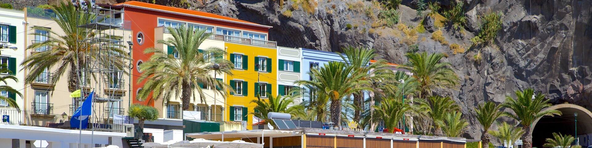 Ponta Do Sol Beach featuring a coastal town, a pebble beach and tropical scenes