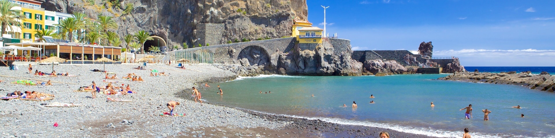 Ponta Do Sol 海灘 其中包括 濱海小鎮, 石灘 和 游泳