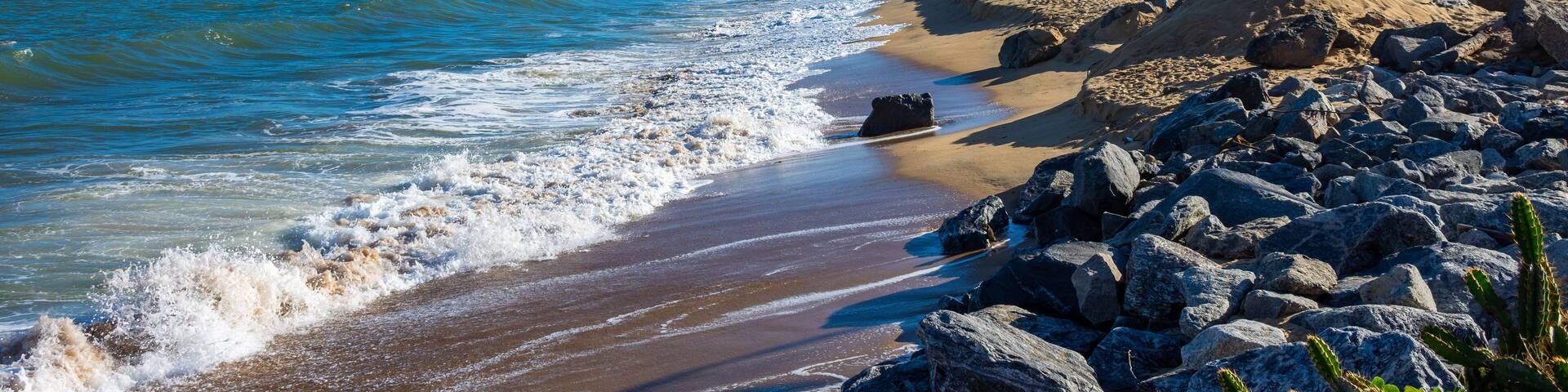 sea and rocks Marataizes ES Brasil
