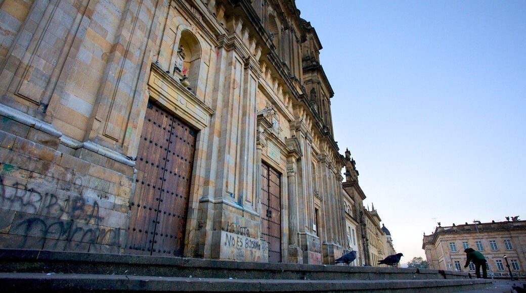 Primada Cathedral showing heritage architecture and a church or cathedral