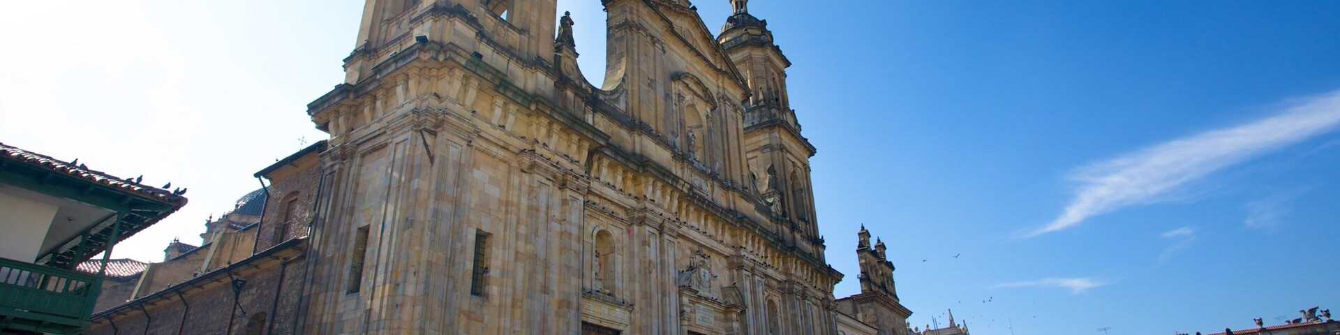 Primada Cathedral featuring a church or cathedral, heritage architecture and street scenes
