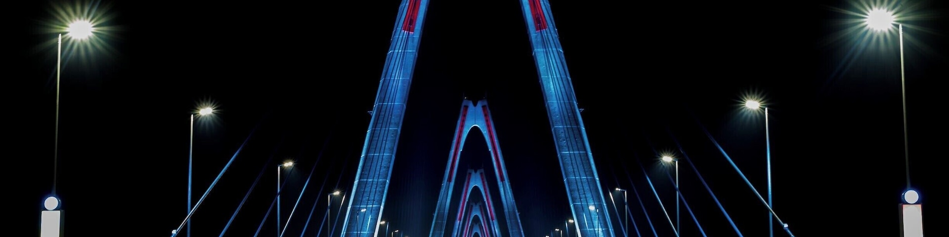 Cầu Nhật Tân
The bridge over the red river in Hanoi.
#urbanjungle