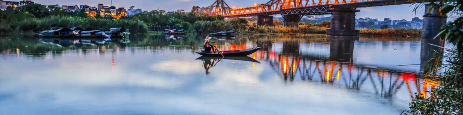 sunset at Long Bien birdge, Hanoi, Vietnam; Shutterstock ID 474621898; PO: Hcom Destination Content neighborhoods; Client: Hotels.com; Other: Hcom brand budge