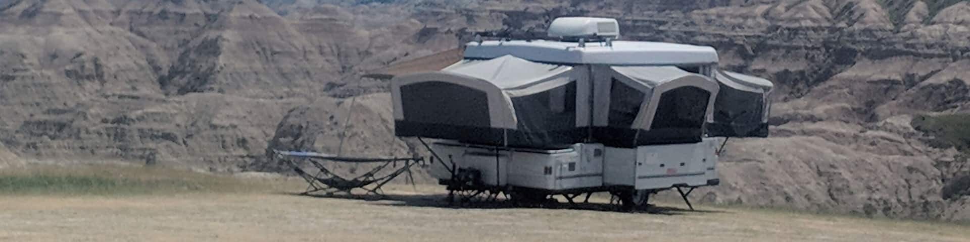 Visiting the Badlamds? Want free camping? The Buffalo Gap Grasslands are the perfect place! Camp at the ridge of the badlands.