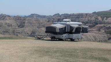 Visiting the Badlamds? Want free camping? The Buffalo Gap Grasslands are the perfect place! Camp at the ridge of the badlands.