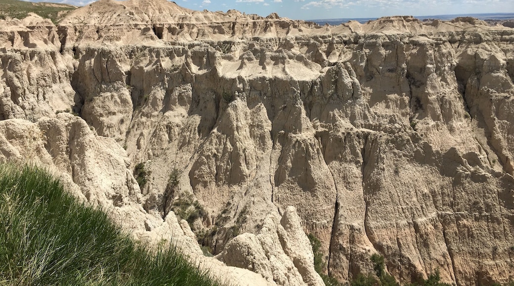 Badlands National Park.
We drove the 240 loop and saw amazing sights.
#SouthDakota #Badlands
(May 2017)