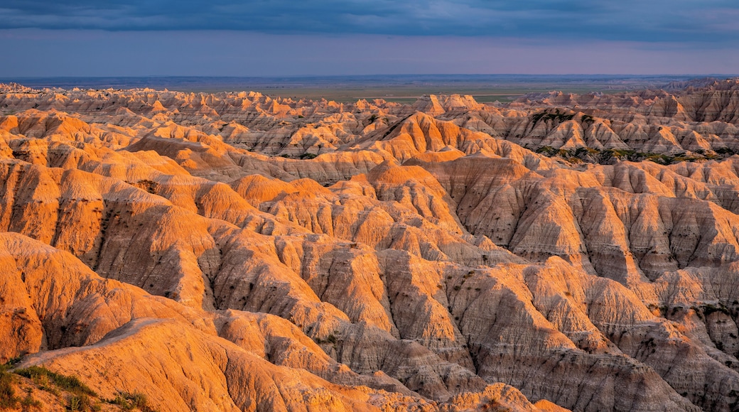 Sunset at the Hay Butte Overlook in Badlands National Park.