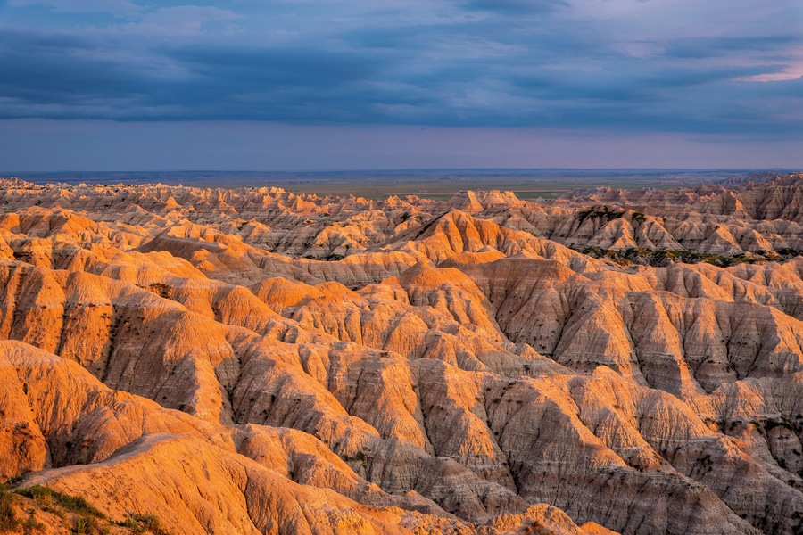 Sunset at the Hay Butte Overlook in Badlands National Park.