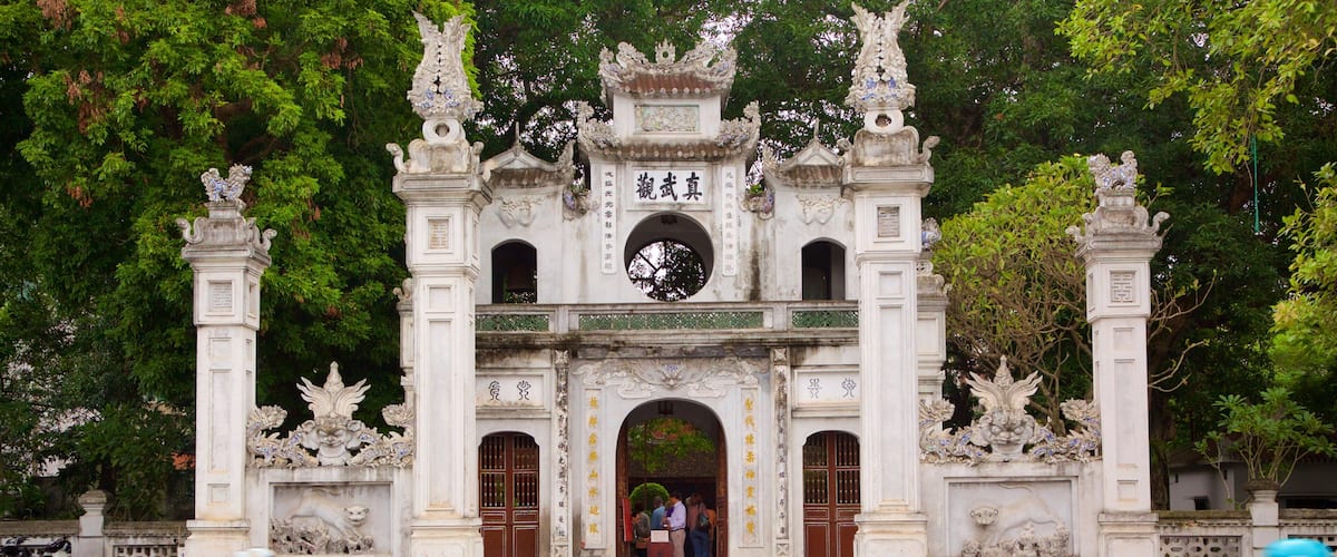 Quan Thanh Temple showing a temple or place of worship and religious aspects