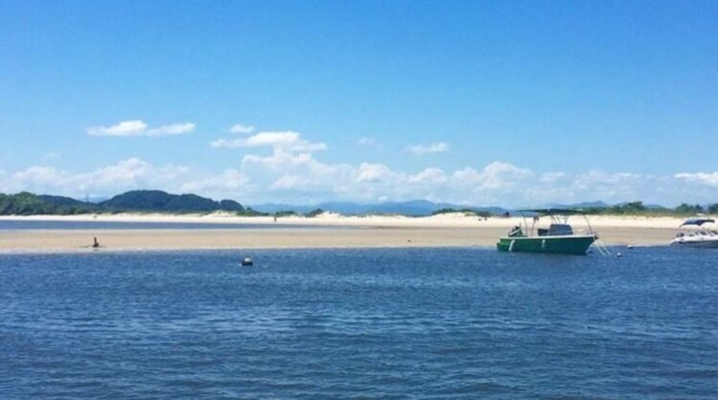 From Paranagua there is a boat that goes to Ilha do Mel twice a day. 2h, all locals on board. Probably knowing each other since forever. Everyone couldn’t stop looking at me. It was funny, I felt comfortable and curios to know what were they thinking of a curly tired girl with 2 backpacks and a young face. I fell asleep as all passengers, sun kissed and wave hugged.
This picture is what I first saw and I opened my eyes, I couldn’t believe this will be my home for the next days...