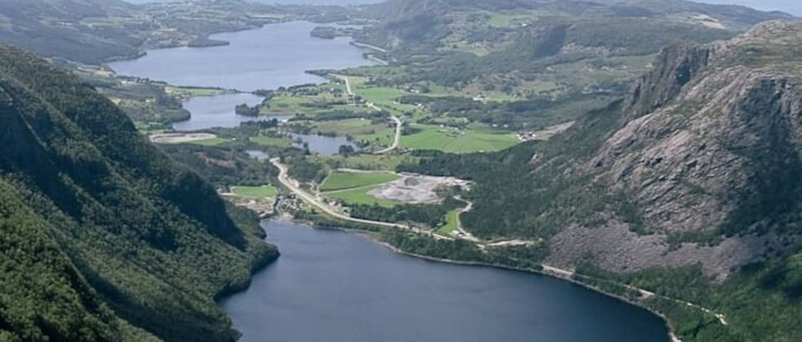 Off the beaten path in Ytre Ryfylke. Spectacular views from Regnaknuten/Reinaknuten 787 meters above sea level. The last leg of this hike is a bit of a climb, but totally worth it.